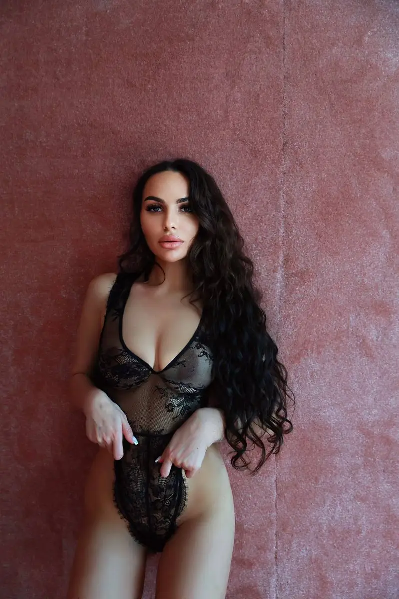 Avril escort in Dubai