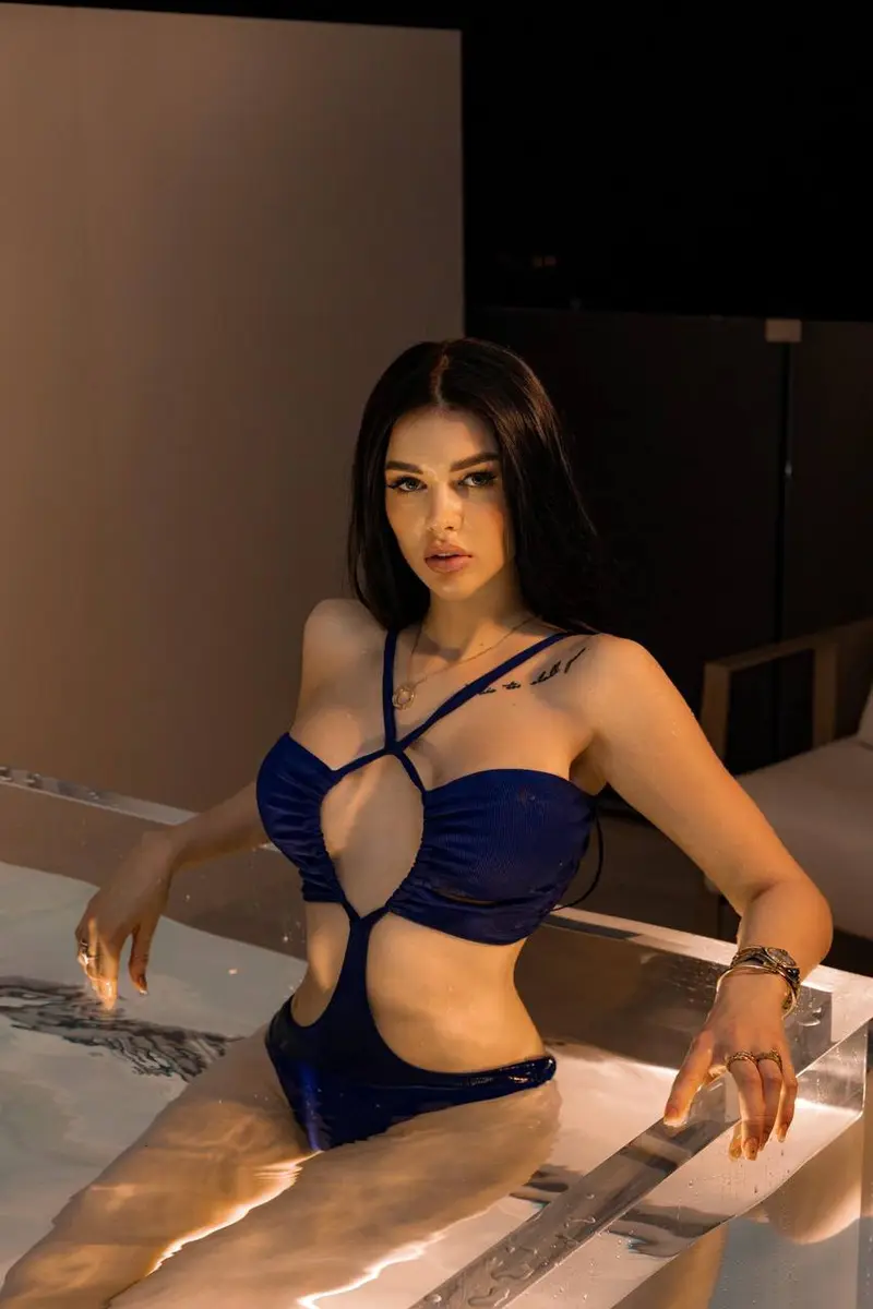 Ginevra escort in Dubai